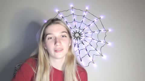 Snapshot of honeyveil chatting on 10/21/25, 07:14 honeyveil online show from 10/21/25, 07:14