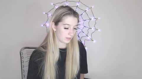 Snapshot of honeyveil chatting on 11/03/25, 11:22 honeyveil online show from 11/03/25, 11:22