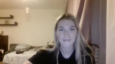 Snapshot of honeyveil chatting on 11/10/25, 07:02 honeyveil online show from 11/10/25, 07:02