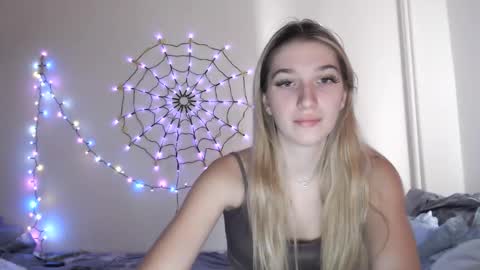 Snapshot of honeyveil chatting on 11/12/25, 12:27 honeyveil online show from 11/12/25, 12:27