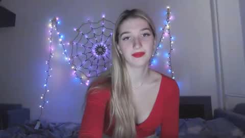 Snapshot of honeyveil chatting on 11/14/25, 12:37 honeyveil online show from 11/14/25, 12:37