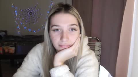 Snapshot of honeyveil chatting on 11/27/25, 12:51 honeyveil online show from 11/27/25, 12:51