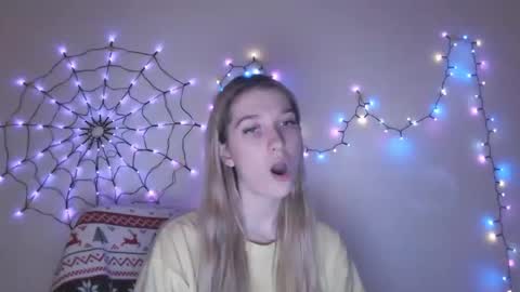 Snapshot of honeyveil chatting on 12/03/25, 09:02 honeyveil online show from 12/03/25, 09:02