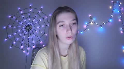 Snapshot of honeyveil chatting on 12/04/25, 02:15 honeyveil online show from 12/04/25, 02:15