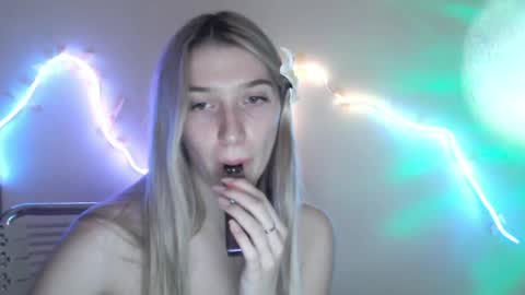 honeyveil online show from 05/29/26, 01:20