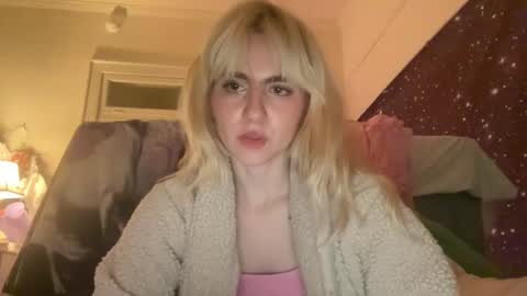 Snapshot of honeyxlimbed chatting on 01/12/25, 02:03 Emi Rose online show from 01/12/25, 02:03