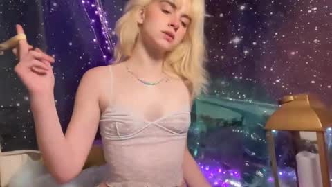 Snapshot of honeyxlimbed chatting on 01/23/25, 05:02 Emi Rose online show from 01/23/25, 05:02