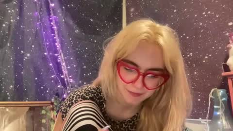 Snapshot of honeyxlimbed chatting on 02/01/25, 04:14 Emi Rose online show from 02/01/25, 04:14