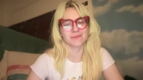 Snapshot of honeyxlimbed chatting on 09/12/25, 07:30 Emi Rose online show from 09/12/25, 07:30