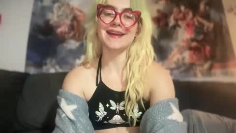 Snapshot of honeyxlimbed chatting on 10/21/25, 03:18 Emi Rose online show from 10/21/25, 03:18