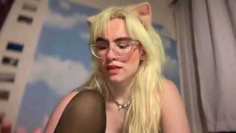 Snapshot of honeyxlimbed chatting on 10/29/25, 06:15 Emi Rose online show from 10/29/25, 06:15