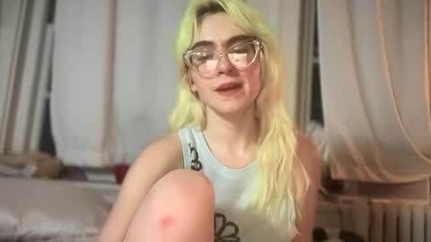 Emi Rose online show from 12/04/25, 06:34