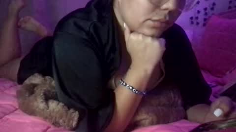 honeyyy89 online show from 11/17/25, 01:22