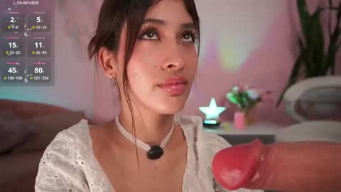 Snapshot of honeyymoonn_ chatting on 11/20/25, 07:57 Honey Moon Help me to reach 100 thumbs up online show from 11/20/25, 07:57