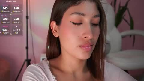 Snapshot of honeyymoonn_ chatting on 12/01/25, 07:30 Honey Moon Help me to reach 100 thumbs up online show from 12/01/25, 07:30