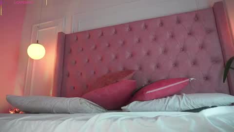 Snapshot of honeyymoonn_ chatting on 04/20/26, 07:26 Honey Moon Help me to reach 100 thumbs up online show from 04/20/26, 07:26
