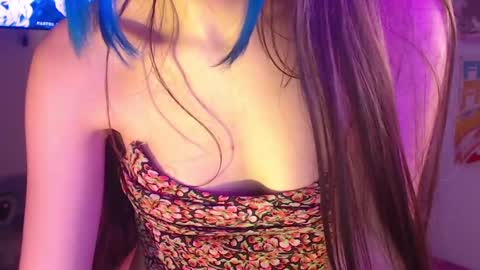 Snapshot of honeyypeaach chatting on 12/03/24, 01:52    online show from 12/03/24, 01:52