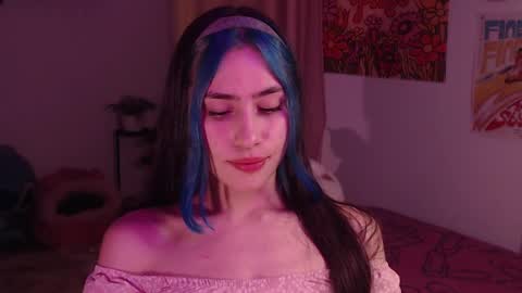 Snapshot of honeyypeaach chatting on 12/04/24, 11:24    online show from 12/04/24, 11:24