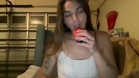Snapshot of hoodhippy chatting on 07/14/26, 06:40 HoodHippy online show from 07/14/26, 06:40