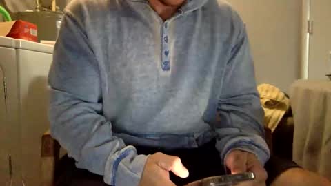 Snapshot of hoodiesahdgoodies chatting on 12/16/25, 02:11 D online show from 12/16/25, 02:11