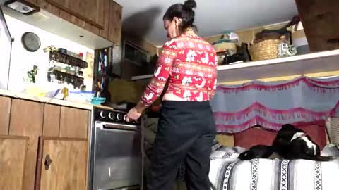 hoodoou online show from 12/23/25, 01:58