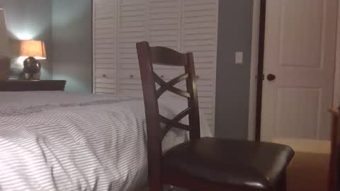 Snapshot of hooshung_mvers8 chatting on 11/18/25, 04:39 hooshung_mvers8 online show from 11/18/25, 04:39