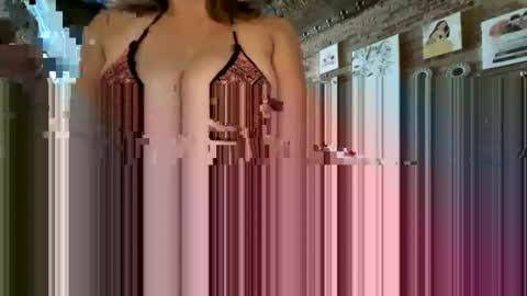 Snapshot of hoosier_mama chatting on 09/15/25, 05:24 Lady online show from 09/15/25, 05:24