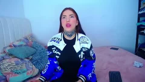 Snapshot of hoot_alicee chatting on 04/21/26, 10:01 ONLYFANS online show from 04/21/26, 10:01