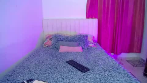 Snapshot of hoot_alicee chatting on 05/16/26, 07:01 ONLYFANS online show from 05/16/26, 07:01