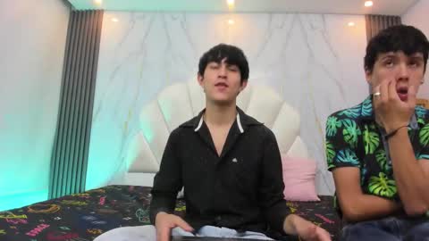 hoot_booys_ online show from 12/04/25, 07:33