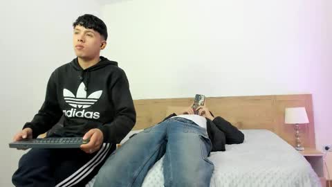 hoot_booys_ online show from 02/15/26, 07:54