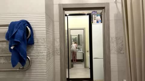 Snapshot of hopethady chatting on 11/02/25, 05:21 Emmi online show from 11/02/25, 05:21