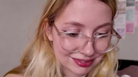 Snapshot of horney_audrey chatting on 11/15/25, 03:37 Audrey online show from 11/15/25, 03:37