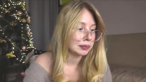 Snapshot of horney_audrey chatting on 12/18/25, 01:33 Audrey online show from 12/18/25, 01:33