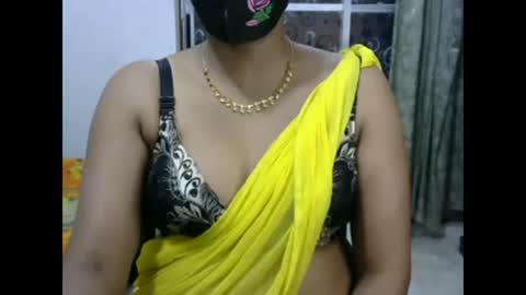 Snapshot of horneydesibaby chatting on 02/27/25, 03:48 horneydesibaby online show from 02/27/25, 03:48