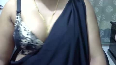 Snapshot of horneydesibaby chatting on 11/09/25, 06:39 horneydesibaby online show from 11/09/25, 06:39