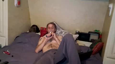 Snapshot of horneyfuck690 chatting on 11/27/25, 04:25 horneyfuck690 online show from 11/27/25, 04:25