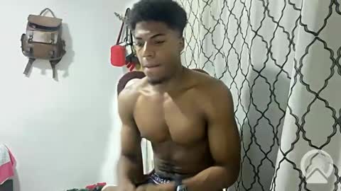 Snapshot of horneyguy2399 chatting on 01/22/25, 02:48 sugarbaby online show from 01/22/25, 02:48