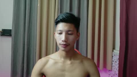 Snapshot of horny_asianmoreno chatting on 11/26/25, 11:22 ROGER online show from 11/26/25, 11:22