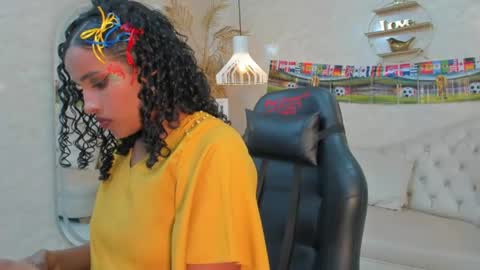 Snapshot of horny_curlss chatting on 06/18/26, 03:40 Horny Curls online show from 06/18/26, 03:40