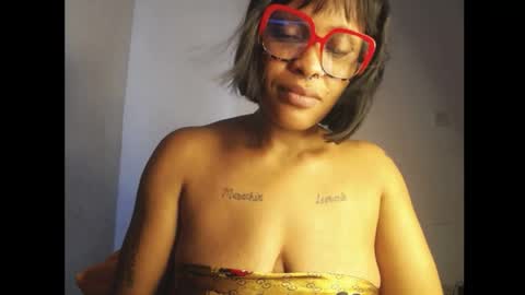 horny_ebonygirl_ online show from 05/01/26, 02:21