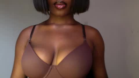 Snapshot of horny_goddess_delilah chatting on 05/18/26, 11:05 delilah online show from 05/18/26, 11:05