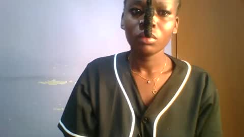 Snapshot of horny_hearts chatting on 10/27/25, 03:21 phanice online show from 10/27/25, 03:21