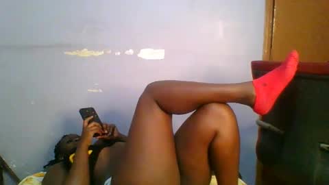 Snapshot of horny_hearts chatting on 10/31/25, 08:04 phanice online show from 10/31/25, 08:04