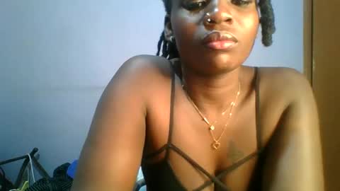 Snapshot of horny_hearts chatting on 11/04/25, 07:02 phanice online show from 11/04/25, 07:02