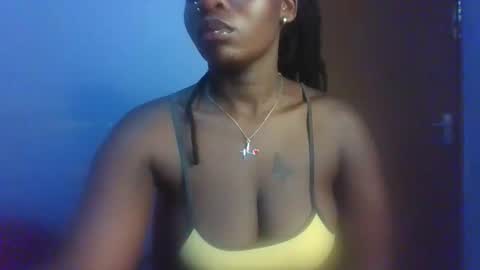 Snapshot of horny_hearts chatting on 11/30/25, 12:14 phanice online show from 11/30/25, 12:14