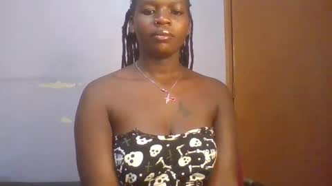 Snapshot of horny_hearts chatting on 12/18/25, 05:57 phanice online show from 12/18/25, 05:57