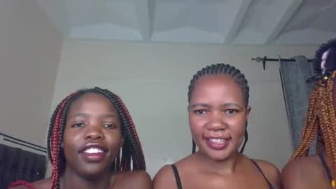 Snapshot of horny_lainie chatting on 09/30/25, 05:40 horny_lainie online show from 09/30/25, 05:40