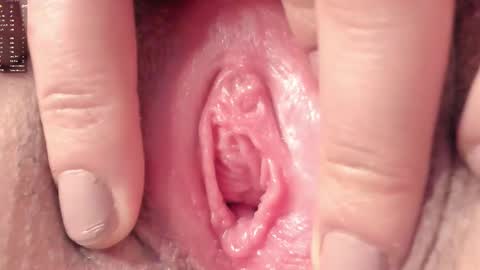 The girl with butterfly lips online show from 03/08/25, 12:55