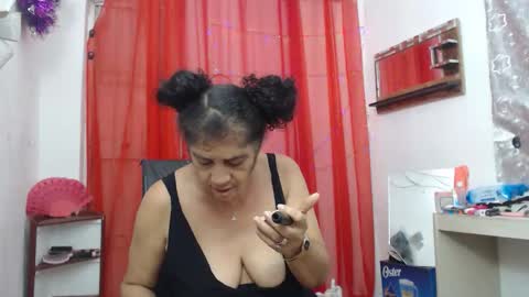 Snapshot of horny_mommy17 chatting on 05/05/26, 07:55 armina online show from 05/05/26, 07:55